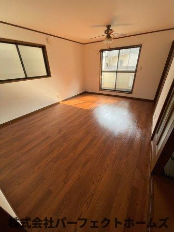 大久保町中古戸建の洋室