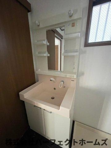 大久保町中古戸建の独立洗面台