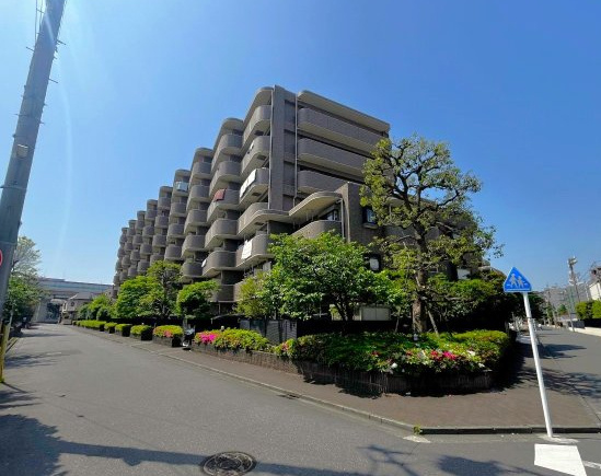 ダイアパレス川崎 グリーンポート　(川崎区浜町2丁目）♪の外観|3LDK　ペット飼育可能　リフォーム済み物件です！（壁紙、カーペット新規交換等）公園目の前！開放感のある眺望！
買物等スーパー、コンビニ等近隣にあり生活施設も充実！
LDK床暖房付き！

