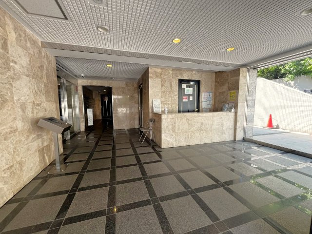 ダイアパレス川崎 グリーンポート　(川崎区浜町2丁目）♪のエントランス|毎日通るエントランスはこのようになっています　安心のオートロック付マンションです