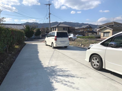 【駐車場】 | 仰木6丁目　中古戸建 | 広々駐車スペースです♪