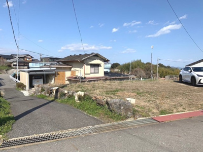 【前面道路含む現地写真】 | 仰木6丁目　中古戸建 | 都会暮らしでは味わうことのできない自然の中での楽しみを見つけることができる場所です♪