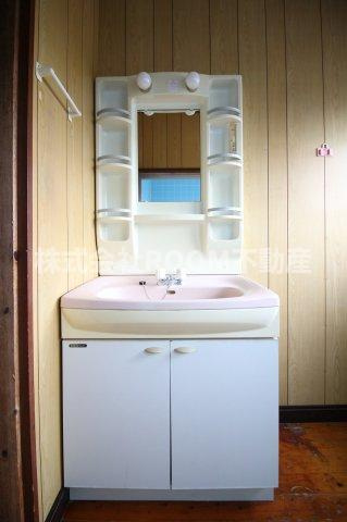 山田貸家(早水町)の内装|明るい色調の室内です