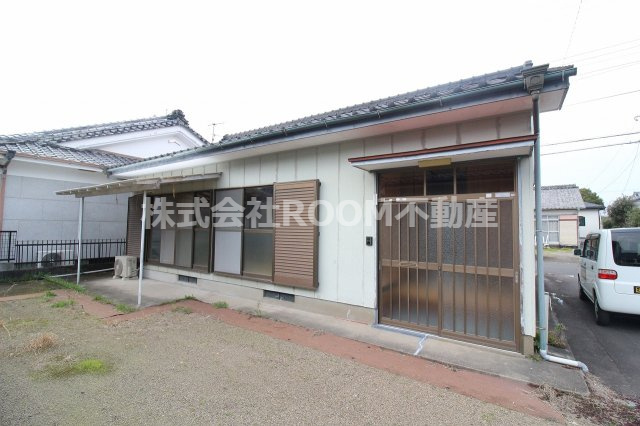 山田貸家(早水町)の駐車場|駐車場に車を止められます