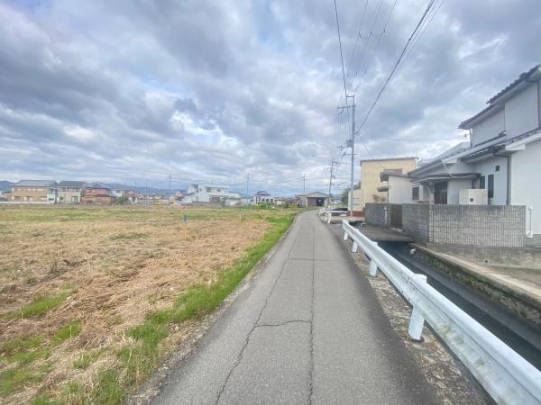 和歌山市新庄2分譲地（18号地の内容）の前面道路含む現地写真