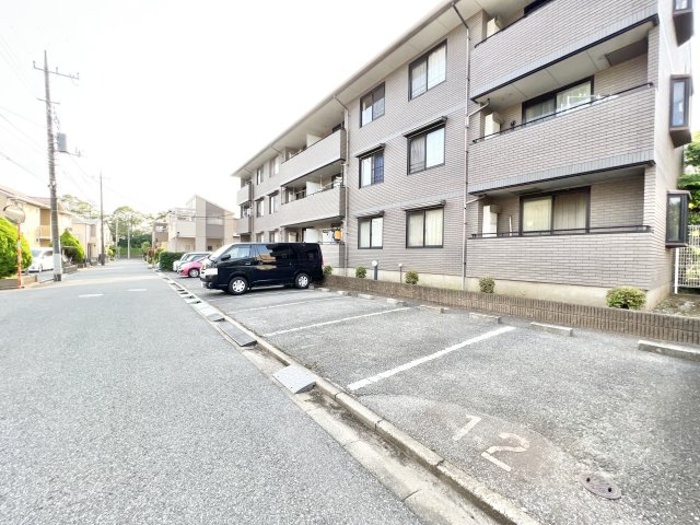 カーサみつわ台の駐車場