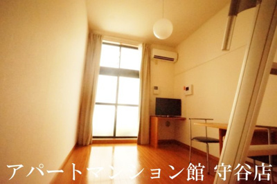 【居間・リビング】 | レオパレス守谷中央 | 画像3