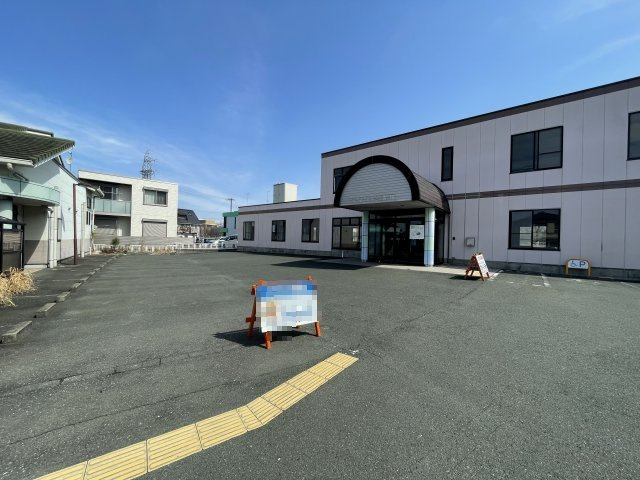 船越町貸店舗の駐車場