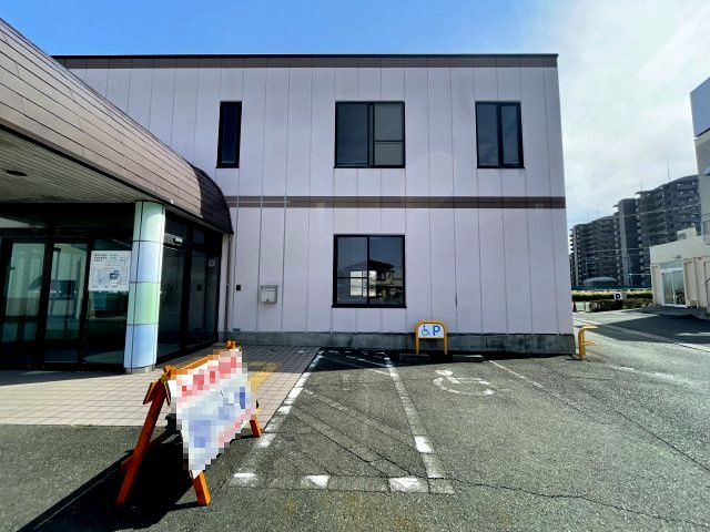 船越町貸店舗の駐車場