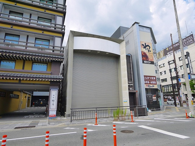 奈良駅前店舗の外観