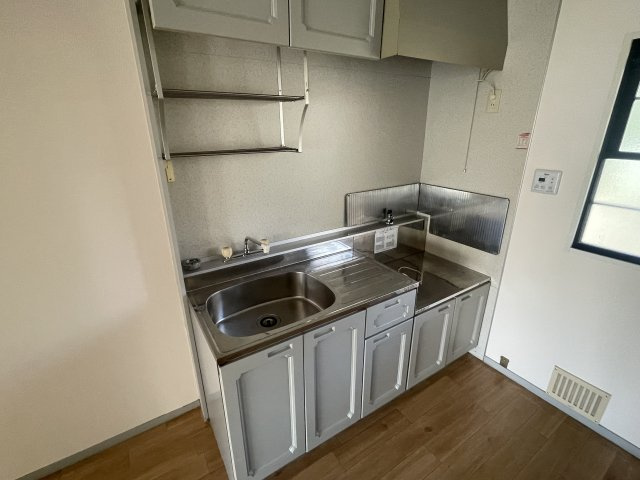 光市光井８丁目のアパートのキッチン