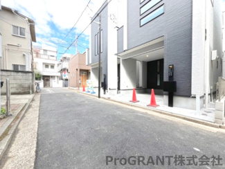 【前面道路含む現地写真】