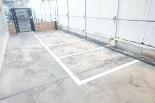 リブリ・LOTUSの駐車場