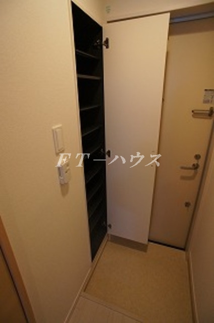 リブリ・LOTUSの玄関