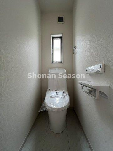 【トイレ】 | あたたかな便座でカバー要らず！お掃除もサッと拭けて衛生的な「温水洗浄便座」を搭載◎