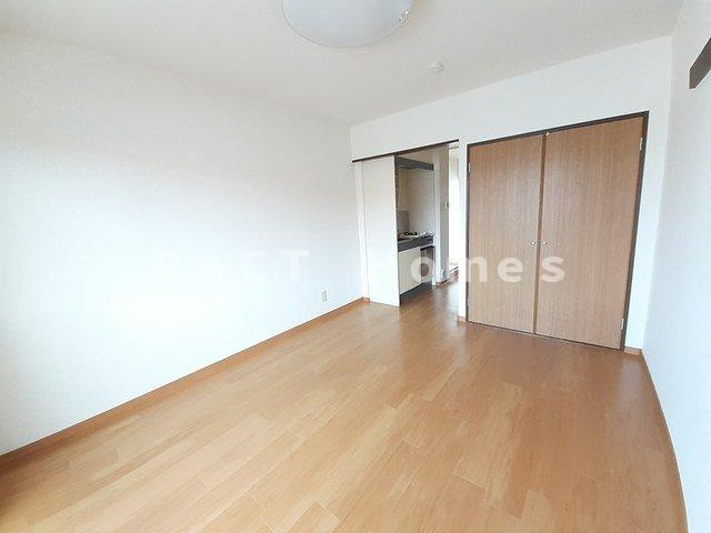 姫路市南条１丁目のアパートの居間・リビング