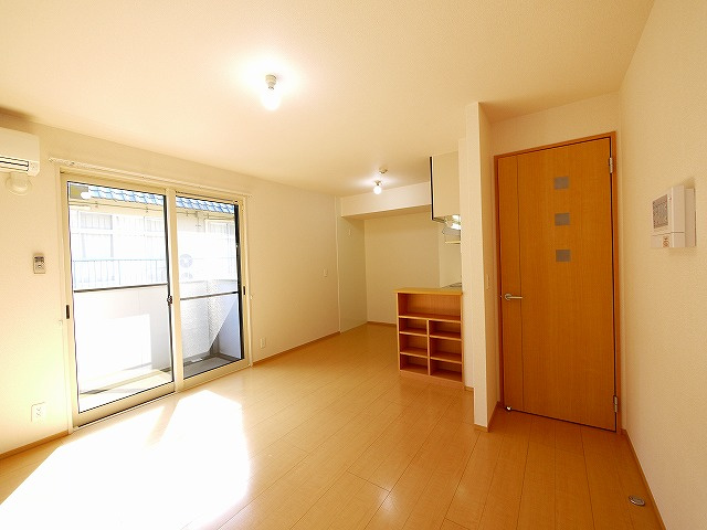 アン　アミの内装|こちらのリビングで趣味の時間をお楽しみください