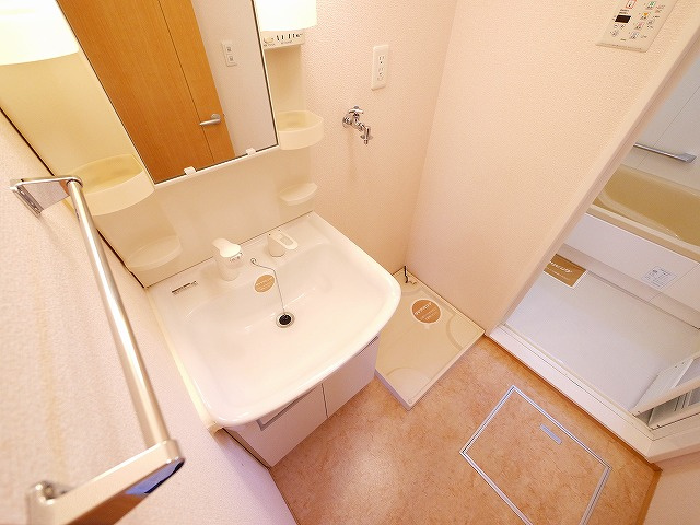 アン　アミの洗面所|ゆったりとスペースのある洗面所