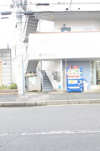 葵マンションのエントランス