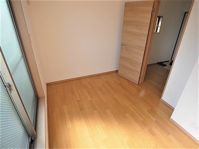 テスラ長田の内装|風通しも良好でオススメ