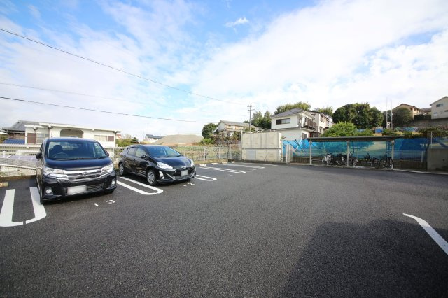 プレッソ ジールの駐車場