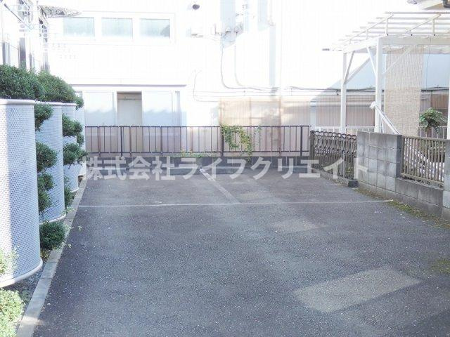 グランドールの駐車場