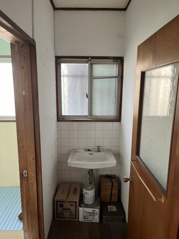 泉佐野市鶴原戸建の独立洗面台