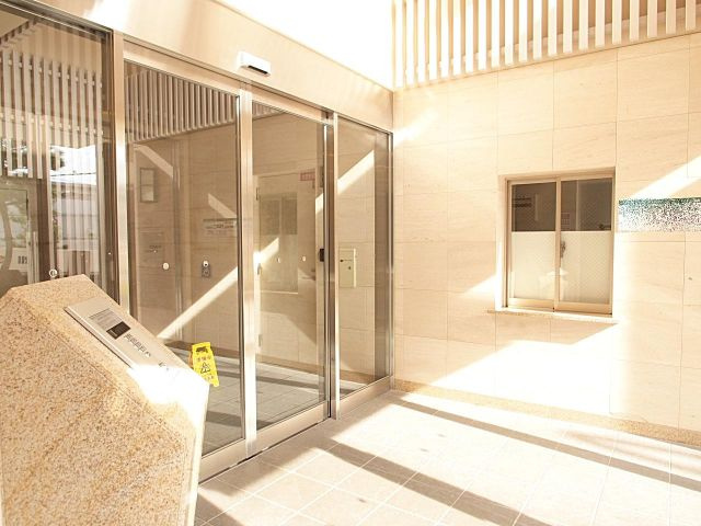 エス・キュート上本町イーストのロビー