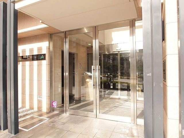 エス・キュート上本町イーストのロビー