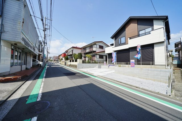 【横浜市保土ヶ谷区新桜ヶ丘２丁目23-21新築戸建て】★仲介手数料無料★（藤塚小学校・橘中学校）の前面道路含む現地写真