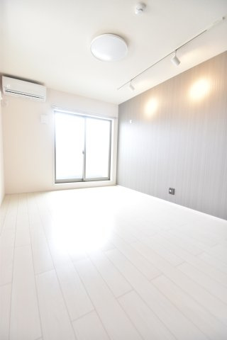 大阪市城東区成育４丁目のアパートの居間・リビング