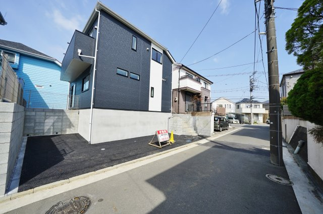 【横浜市保土ヶ谷区上菅田町432-24新築戸建て】★仲介手数料無料★（上菅田笹の丘小学校・上菅田中学校）の前面道路含む現地写真
