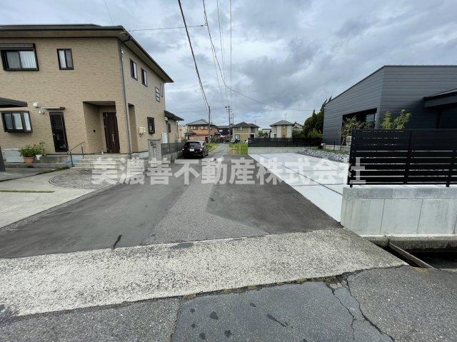 ６２８３３　岐阜市茶屋新田土地の前面道路含む現地写真