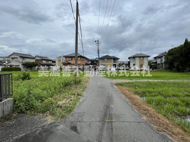 ６２８３３　岐阜市茶屋新田土地の前面道路含む現地写真