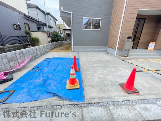 吉川市栄町　新築戸建　全1棟の駐車場|カースペース並列2台