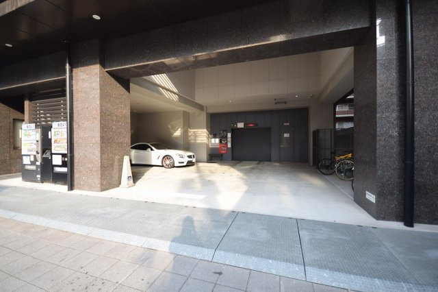 リバーサイドタワー中之島の駐車場