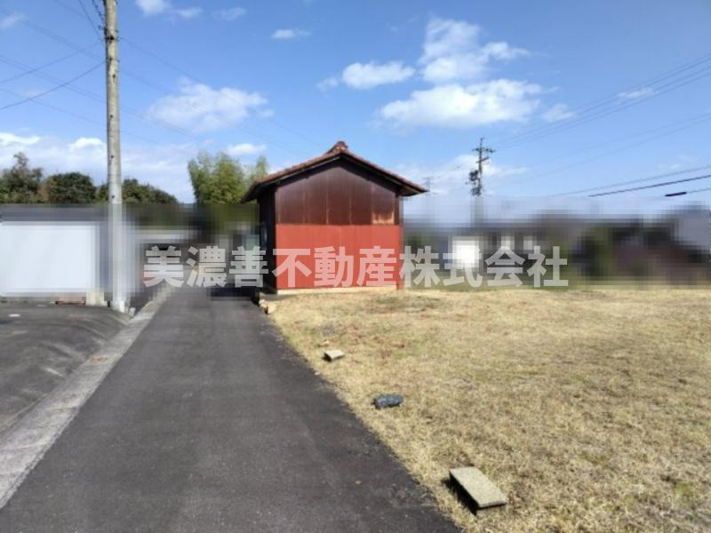 ６２７３５　山県市高木土地の前面道路含む現地写真