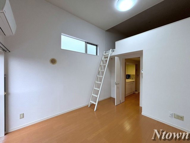 【居間・リビング】 | ルーエ　2番館 | 居間です