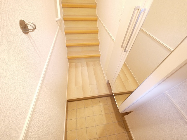 メゾンクレールの玄関|収納もある玄関です