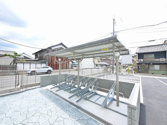 メゾンクレールのその他共用部分|屋根付き駐輪場