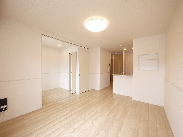 メゾンクレールの居間・リビング|ゆったりとした居間です