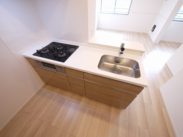 メゾンクレールのキッチン|コンパクトなキッチンで掃除もラクラク