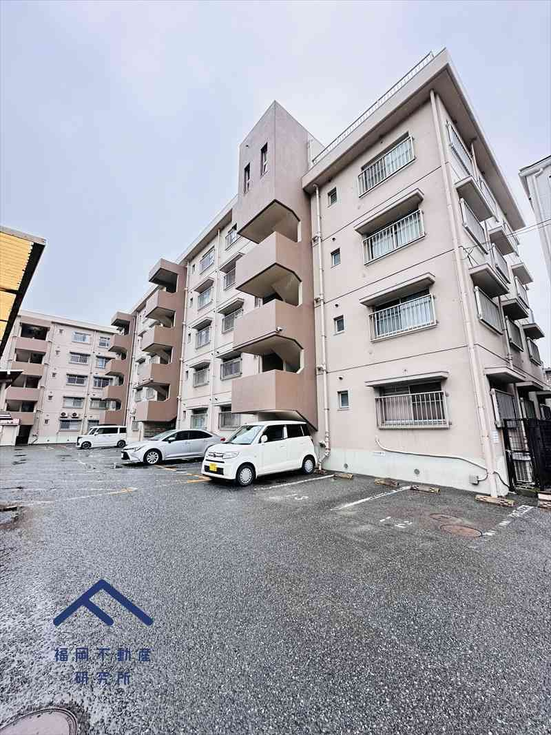 エメラルドマンション東那珂の外観