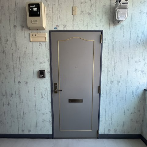 プラザマンション中島のエントランス