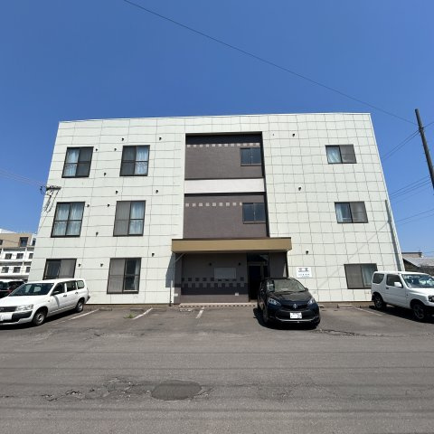 プラザマンション中島の外観