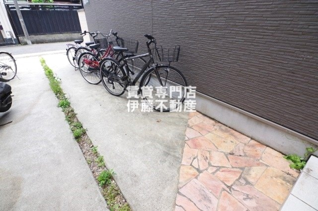 LUXE.STYLE辻町 WESTの駐車場|　