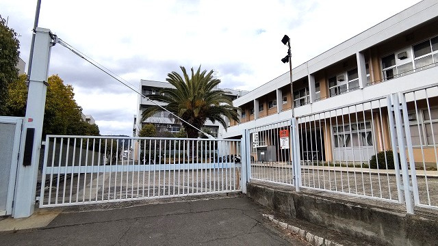 箕面市半町2　建築条件なし土地【４区画】の周辺|箕面市立第三中学校