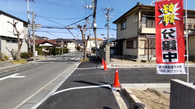 箕面市半町2　建築条件なし土地【４区画】の前面道路含む現地写真