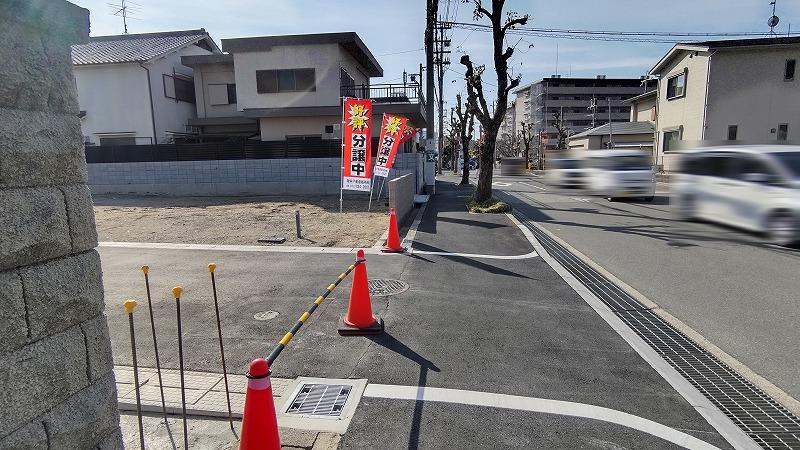 箕面市半町2　建築条件なし土地【４区画】の前面道路含む現地写真