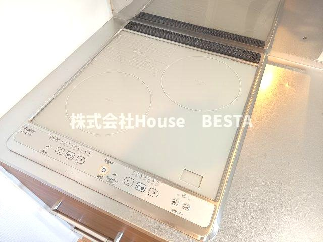 セレニテ三宮プリエのキッチン